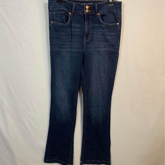 WOMAN’S high rise boots cut jeans with stretch. Size 11. Gorgeous wash. - Picture 10 of 10